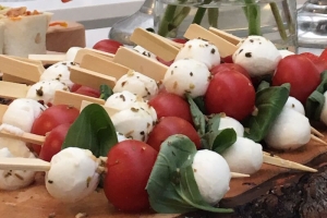 VEGETARISCH: Spies van mozzarella, tomaat en basilicum