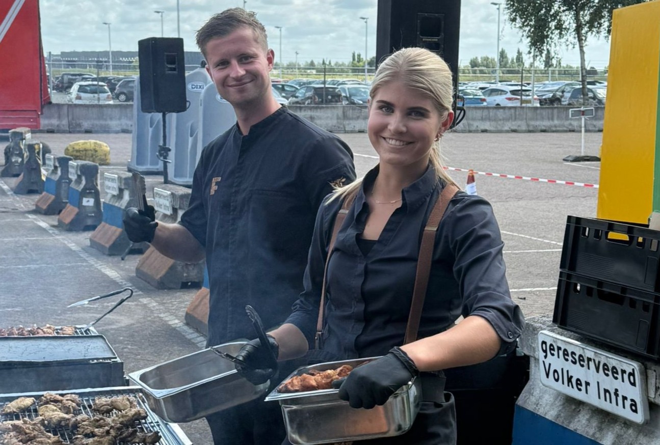 wat omvat de gourmet catering van runderkamp
