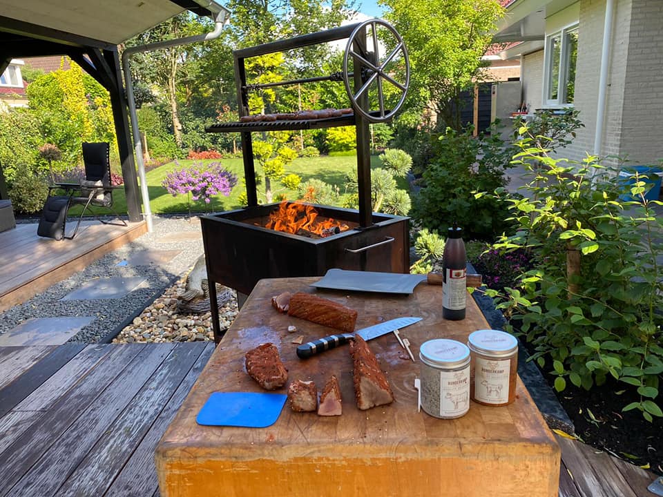 Caveman BBQ Slijterij de Stient