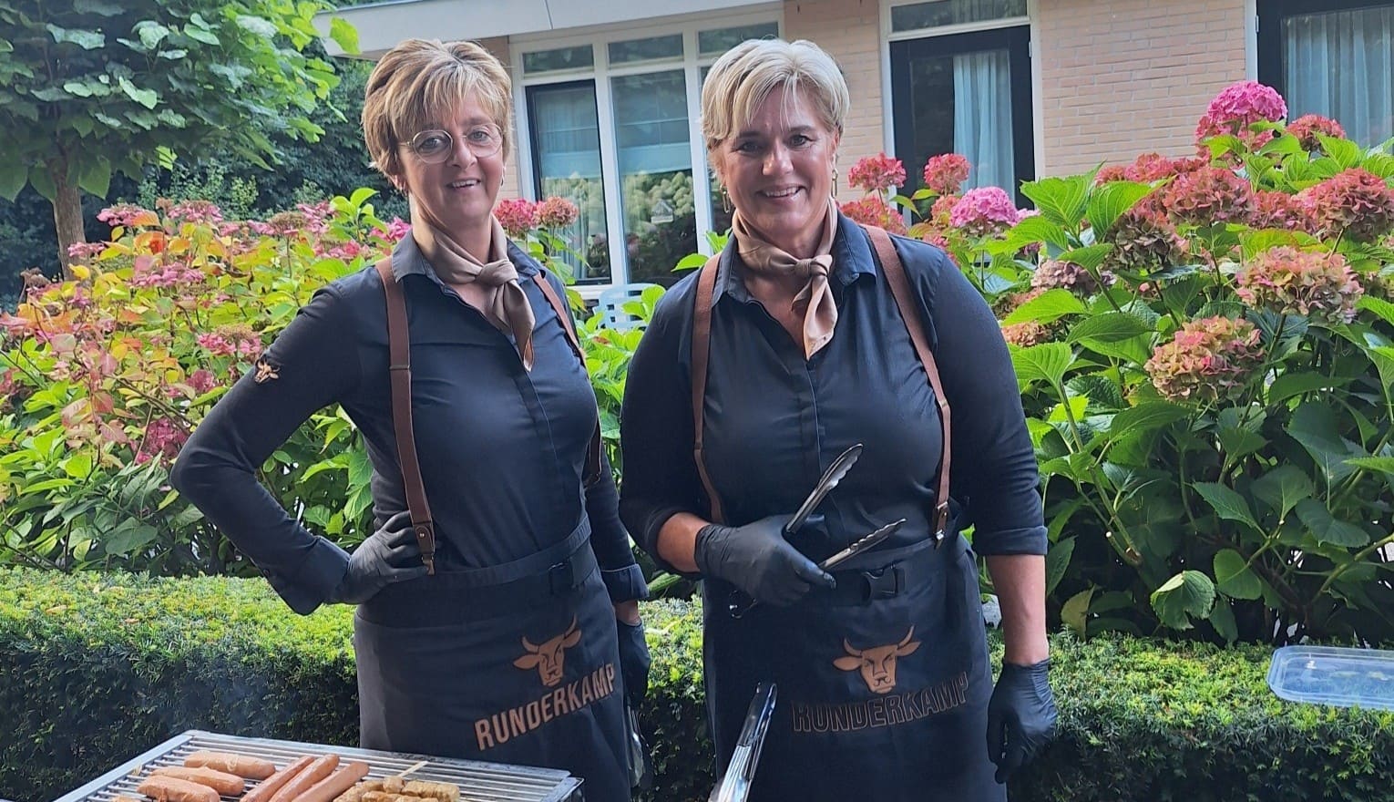 Bewoners en familie Villa Marijke Elisabeth in Hilversum genoten van de jaarlijkse BBQ